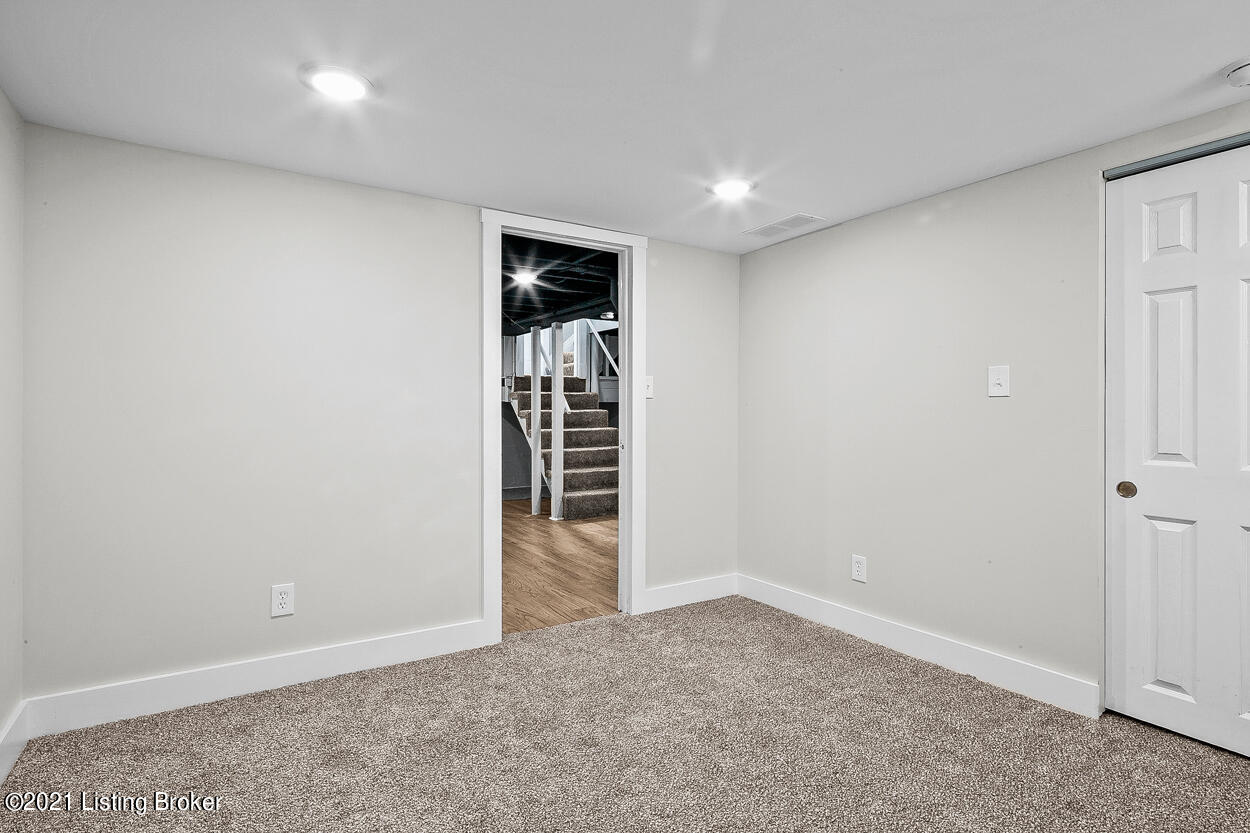 3067 University Road Louisville, KY 40206 - Photo 29 of 44 36
