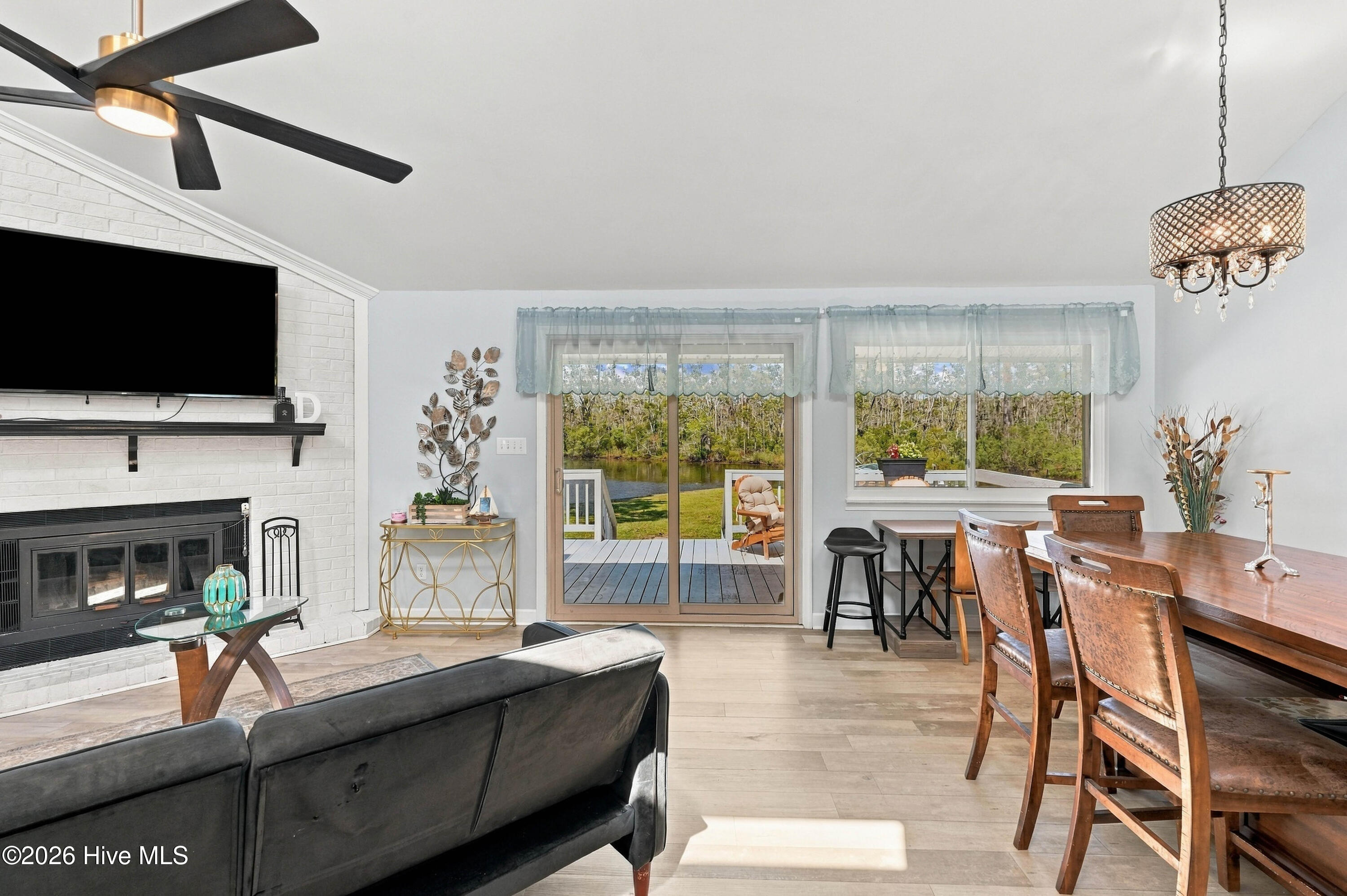 107 Knotline Road New Bern, NC 28562 - Photo 11 of 67 11_living area & dining area