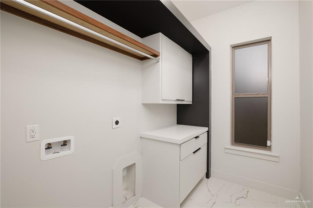 2610 East Julian Road Harlingen, TX 78552 - Photo 14 of 21 a utility room with cabinets