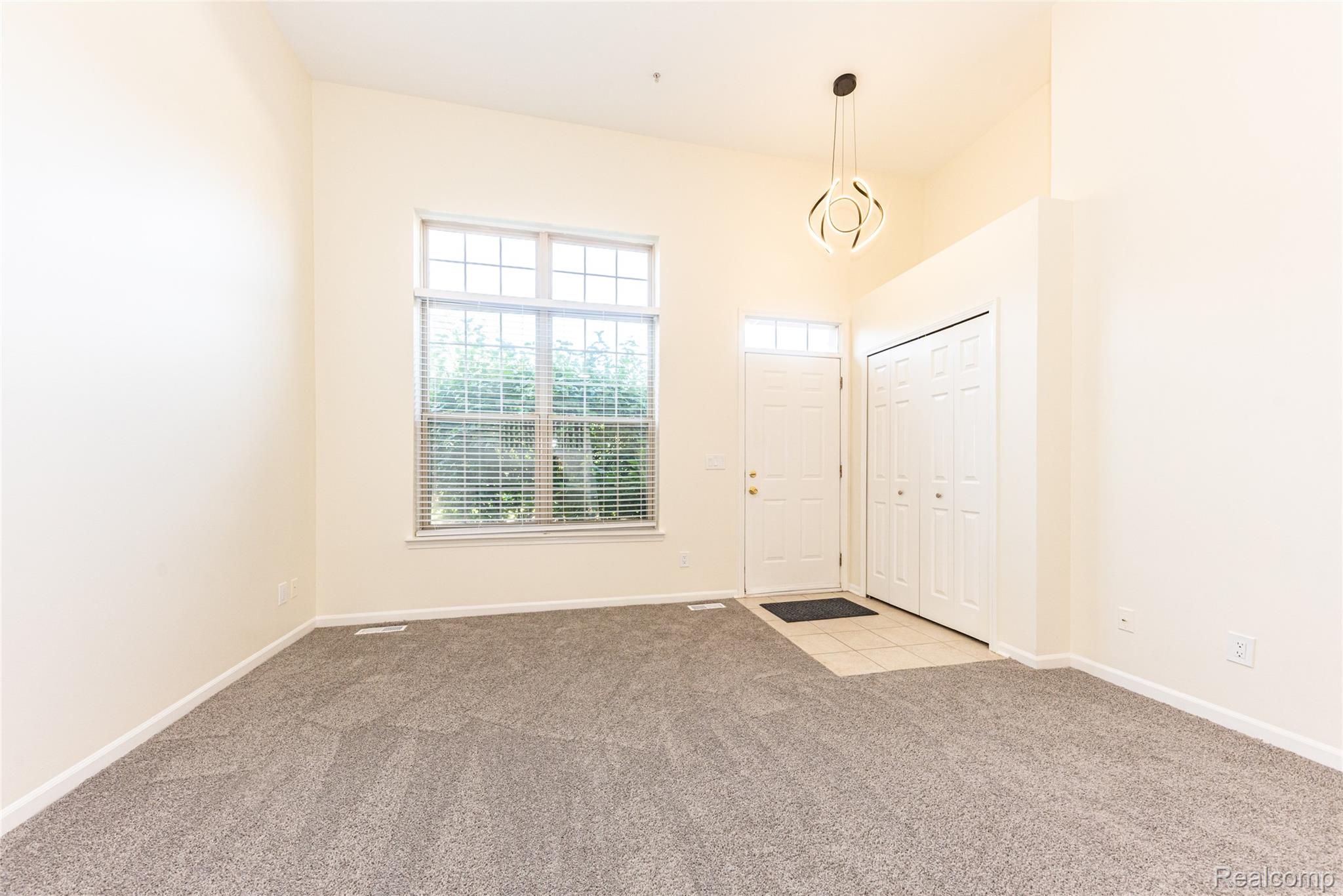 16942 Farmington Road, Unit 24 Livonia, MI 48154 - Photo 10 of 34 008_33.jpg