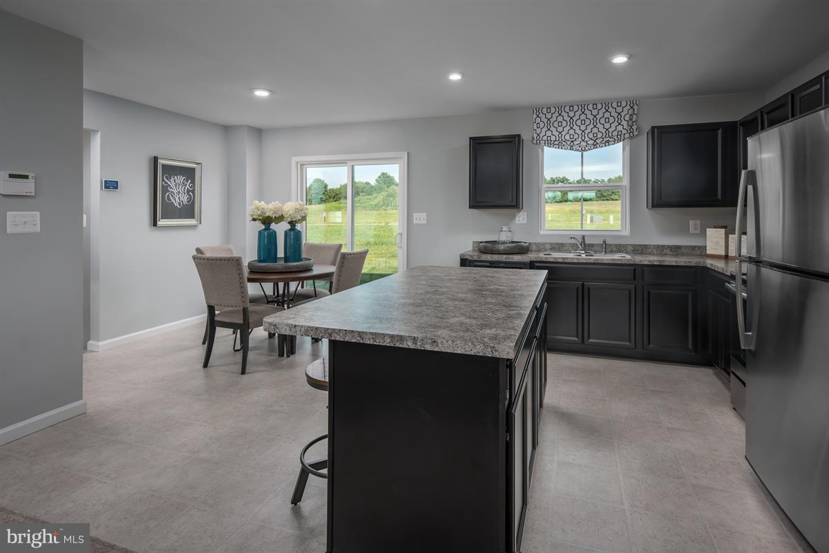 10011 Clairview Parkway Middle River, MD 21220 - Photo 4 of 23 Kitchen