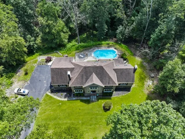 $815,000 | 910 Ravine Road, Califon, NJ 07830