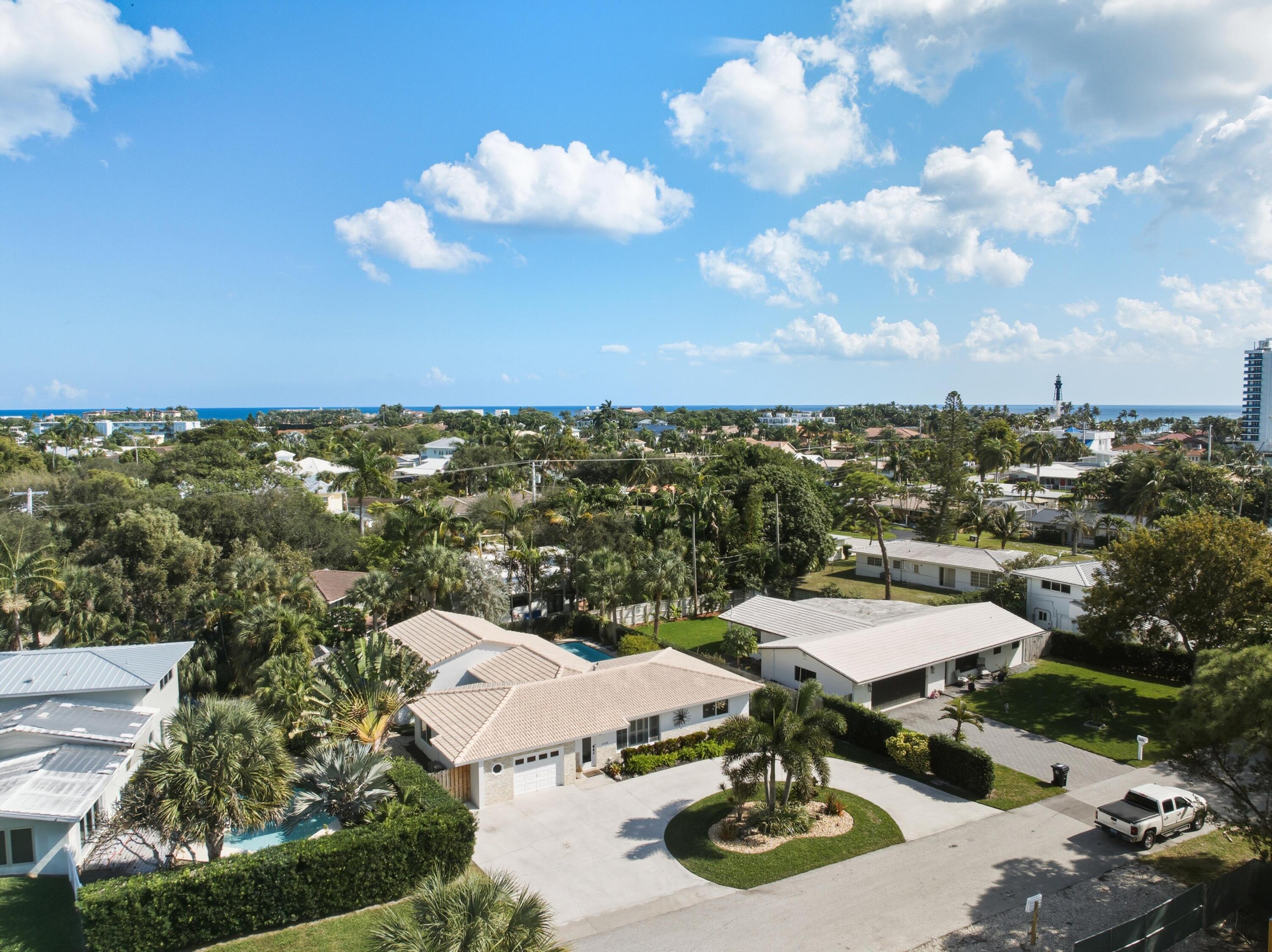 2642 Northeast 26th Terrace Lighthouse Point, FL 33064 - Photo 6 of 53 6