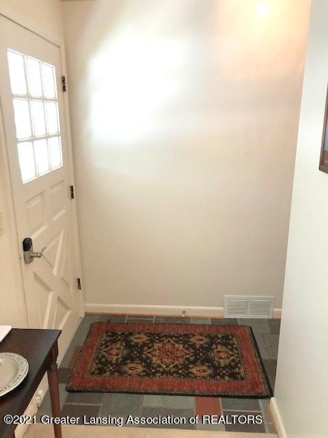 2904 South Cambridge Road Lansing, MI 48911 - Photo 4 of 29 Foyer