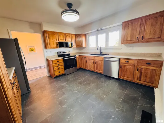 $352,500 | 15465 Highway 67, Macomb, IL 61455