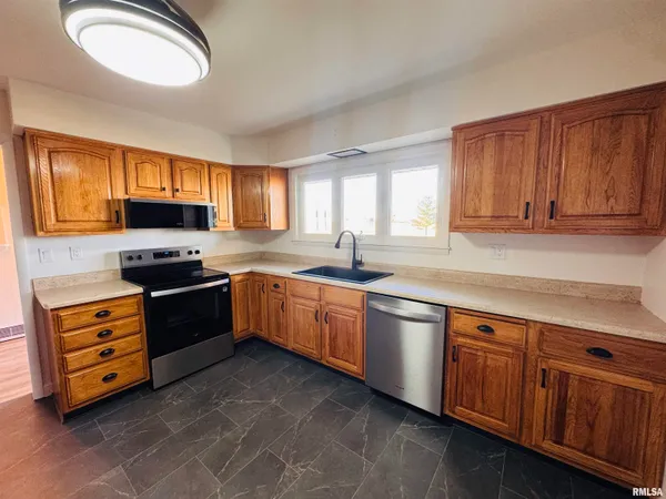 $307,500 | 15465 Highway 67, Macomb, IL 61455