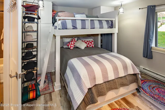 a bed room with a bed and a closet