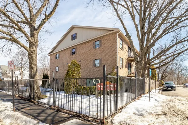 $2,050 | 80 Stanton Street, Unit 32, Worcester, MA 01605