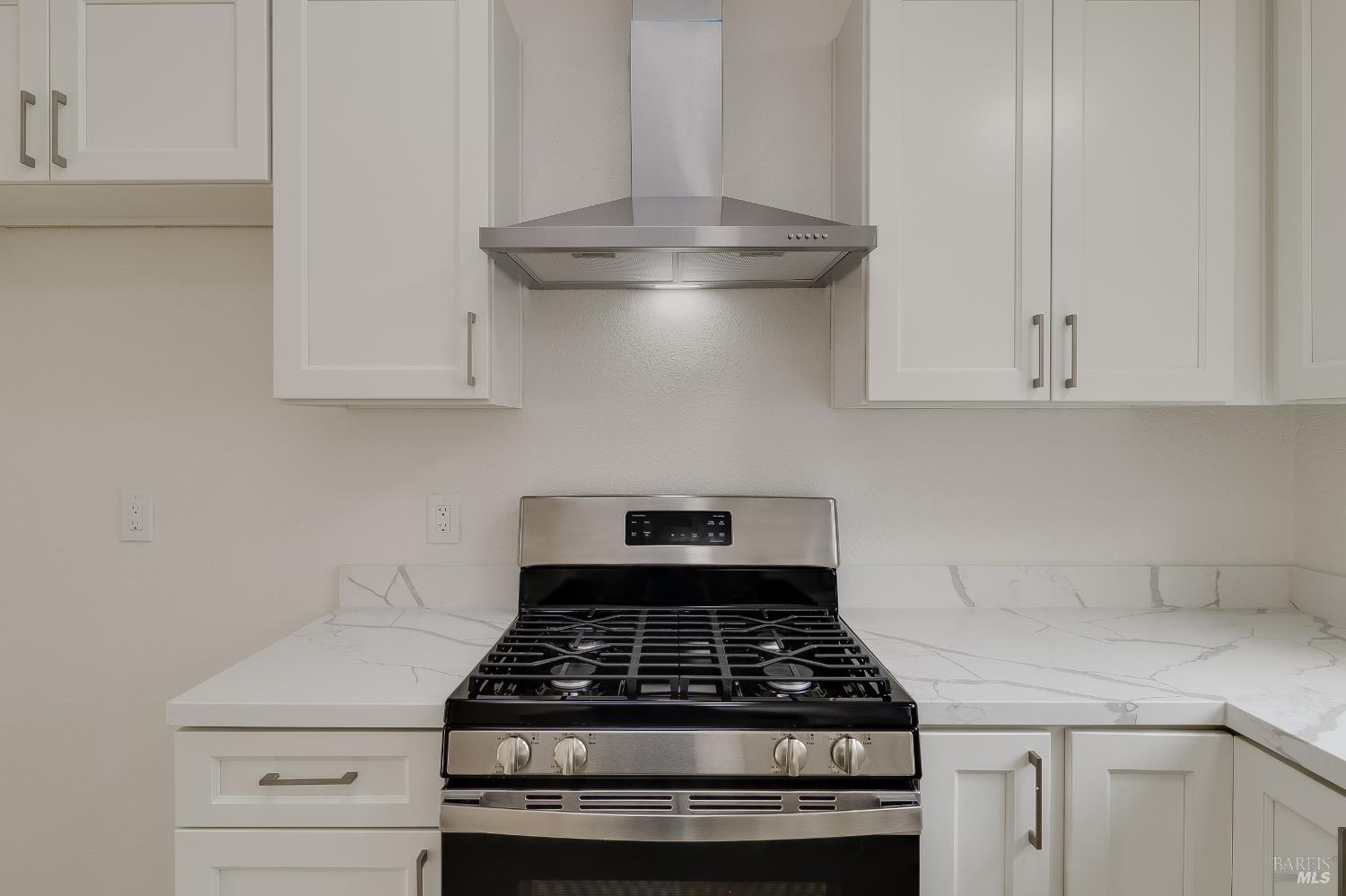 2555 Flosden Road, Unit 8 American Canyon, CA 94503 - Photo 28 of 58 a stove top oven sitting inside of a kitchen