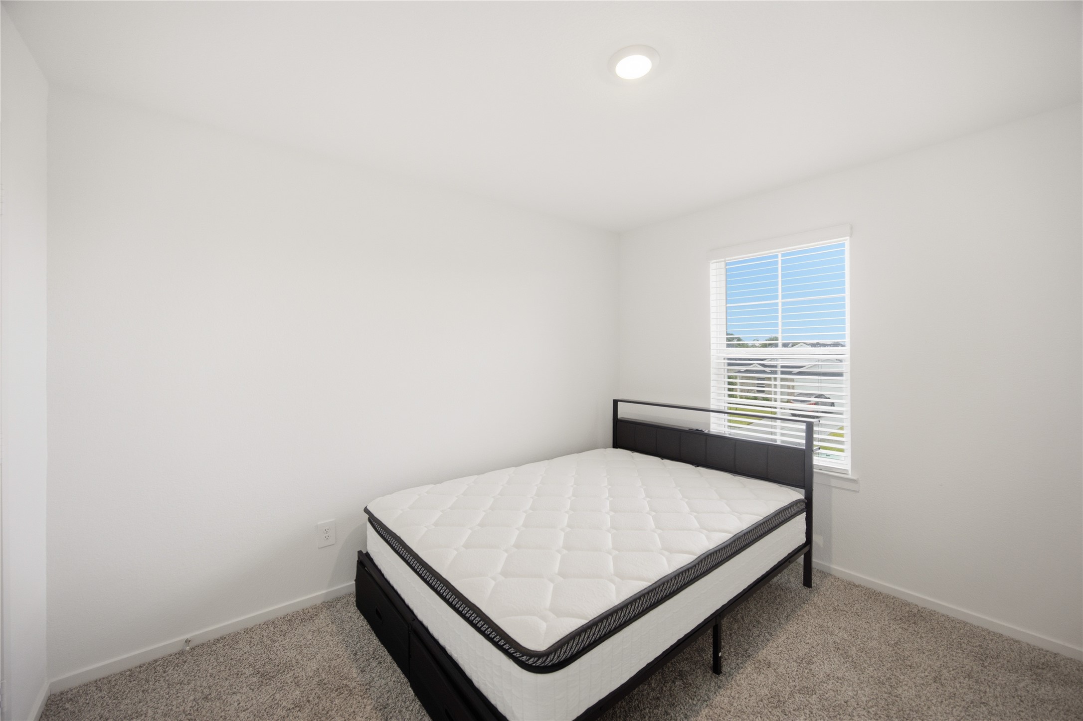 7 Robin Court Angleton, TX 77515 - Photo 16 of 27 Secondary bedroom — Bright secondary bedroom with neutral finishes.