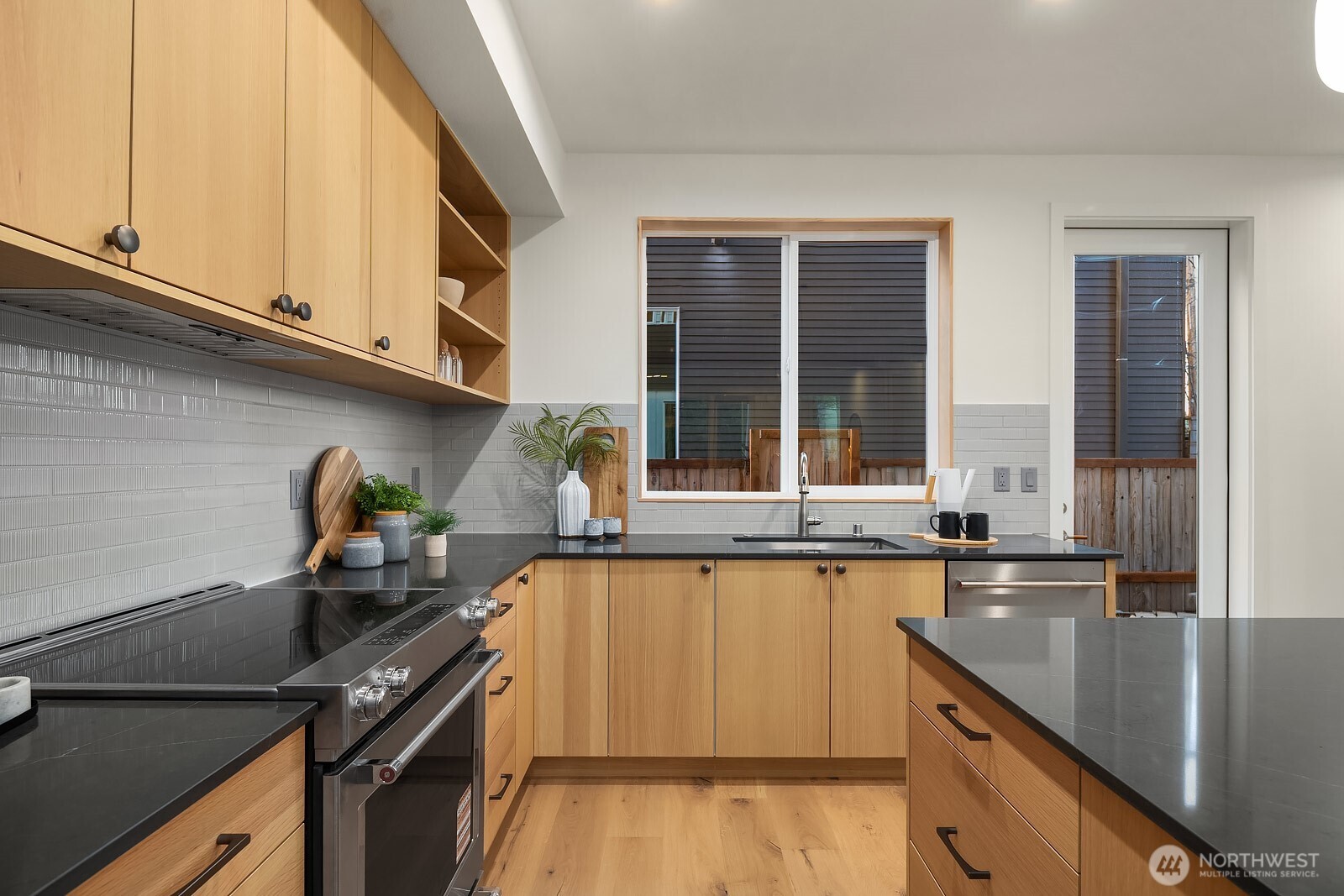 1808 East Mercer Street Seattle, WA 98112 - Photo 11 of 32