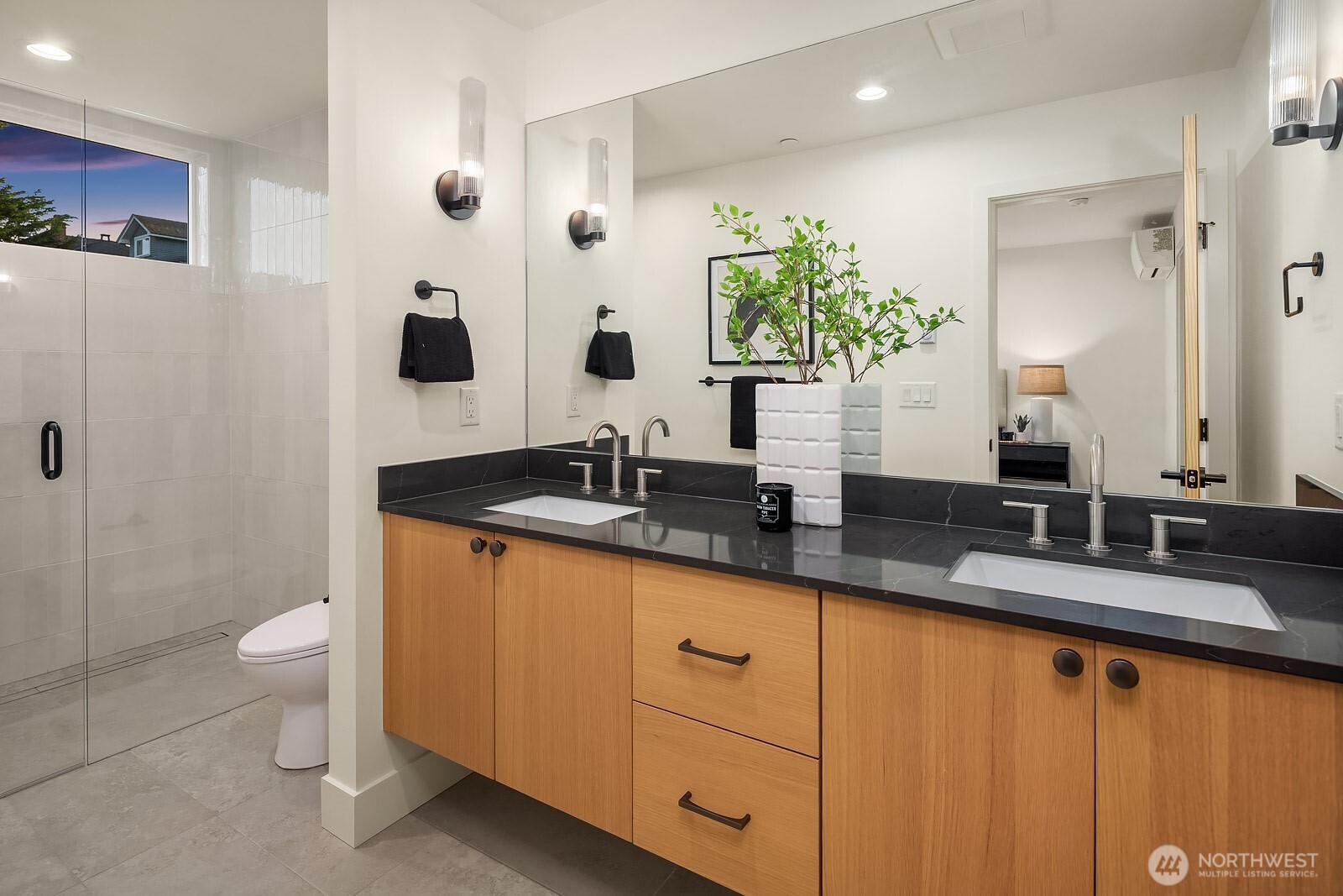 1808 East Mercer Street Seattle, WA 98112 - Photo 17 of 32