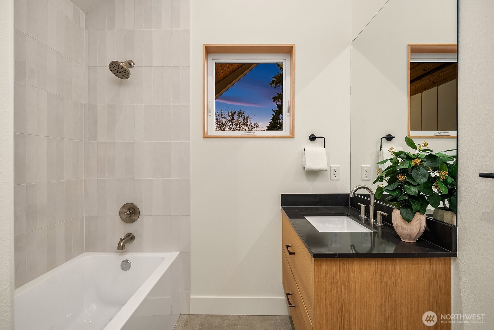 1808 East Mercer Street Seattle, WA 98112 - Photo 22 of 32