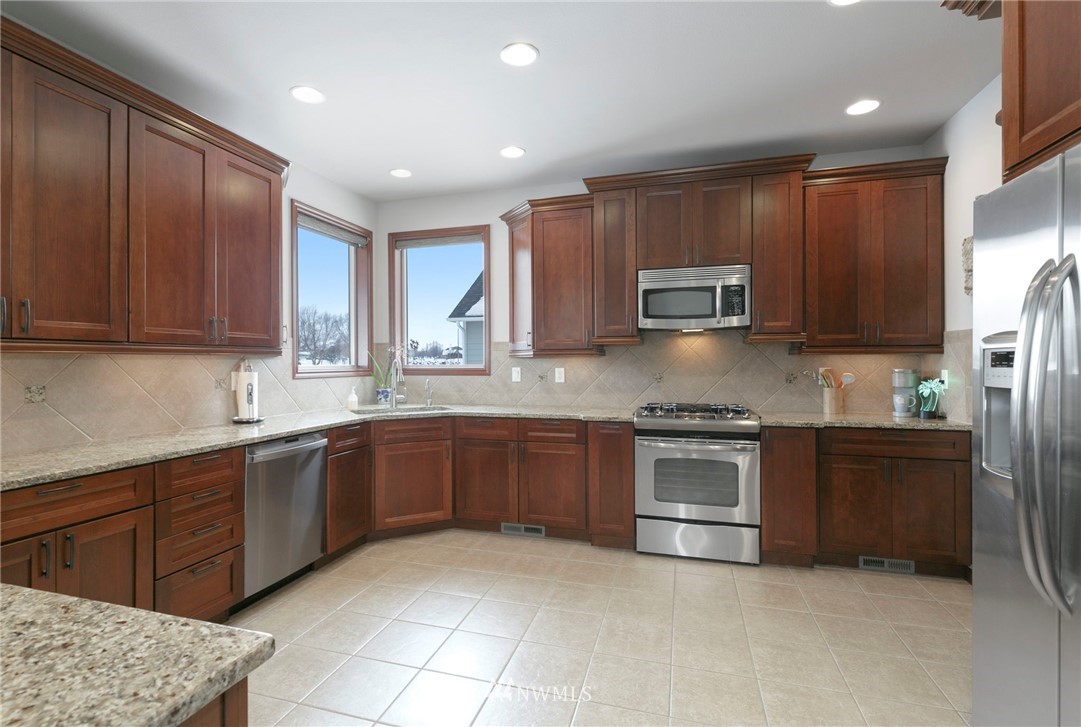 8990 Coolidge Road Yakima, WA 98903 - Photo 9 of 25