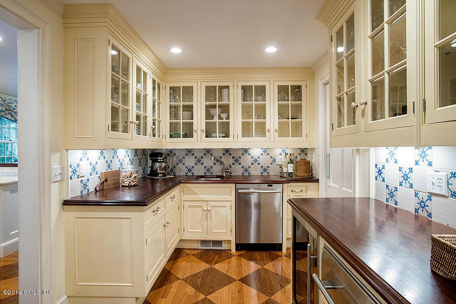 27 Patterson Avenue Greenwich, CT 06830 - Photo 8 of 15 Butler's Pantry