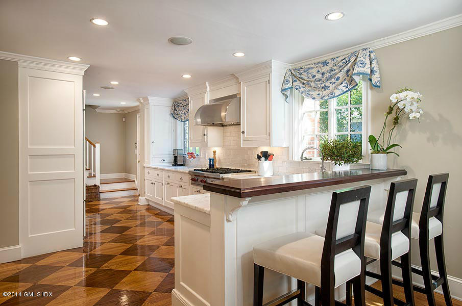 27 Patterson Avenue Greenwich, CT 06830 - Photo 9 of 15 Kitchen