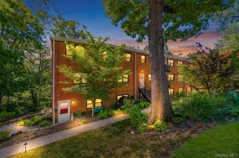 $234,000 | 51 Fieldstone Drive, Unit 83, Hartsdale, NY 10530