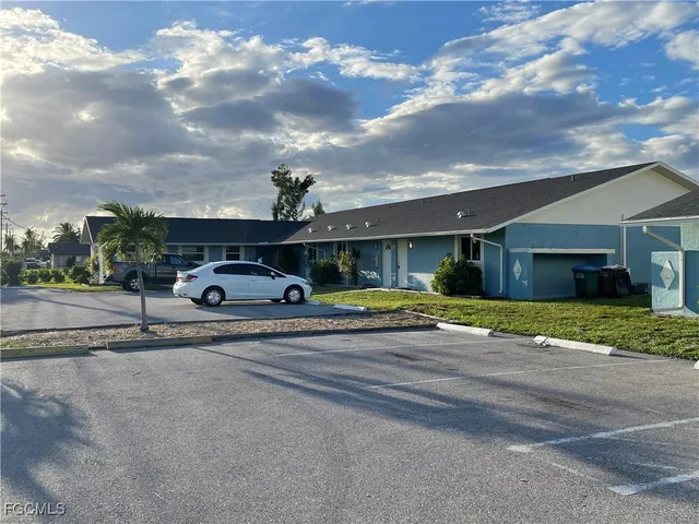 $1,425 | 841 Gleason Parkway, Unit 5, Cape Coral, FL 33914