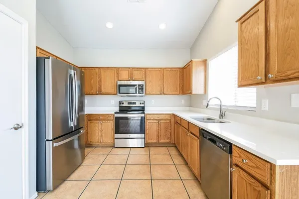 $2,920 | 3915 West Buckskin Trail, Phoenix, AZ 85083