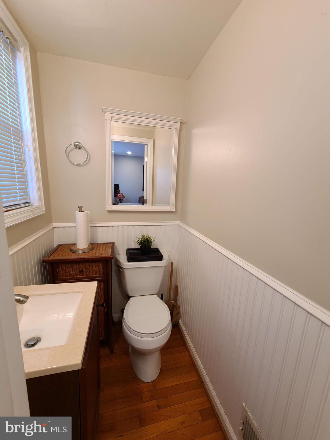 6802 Brookmill Road Baltimore, MD 21215 - Photo 14 of 36 Powder Room