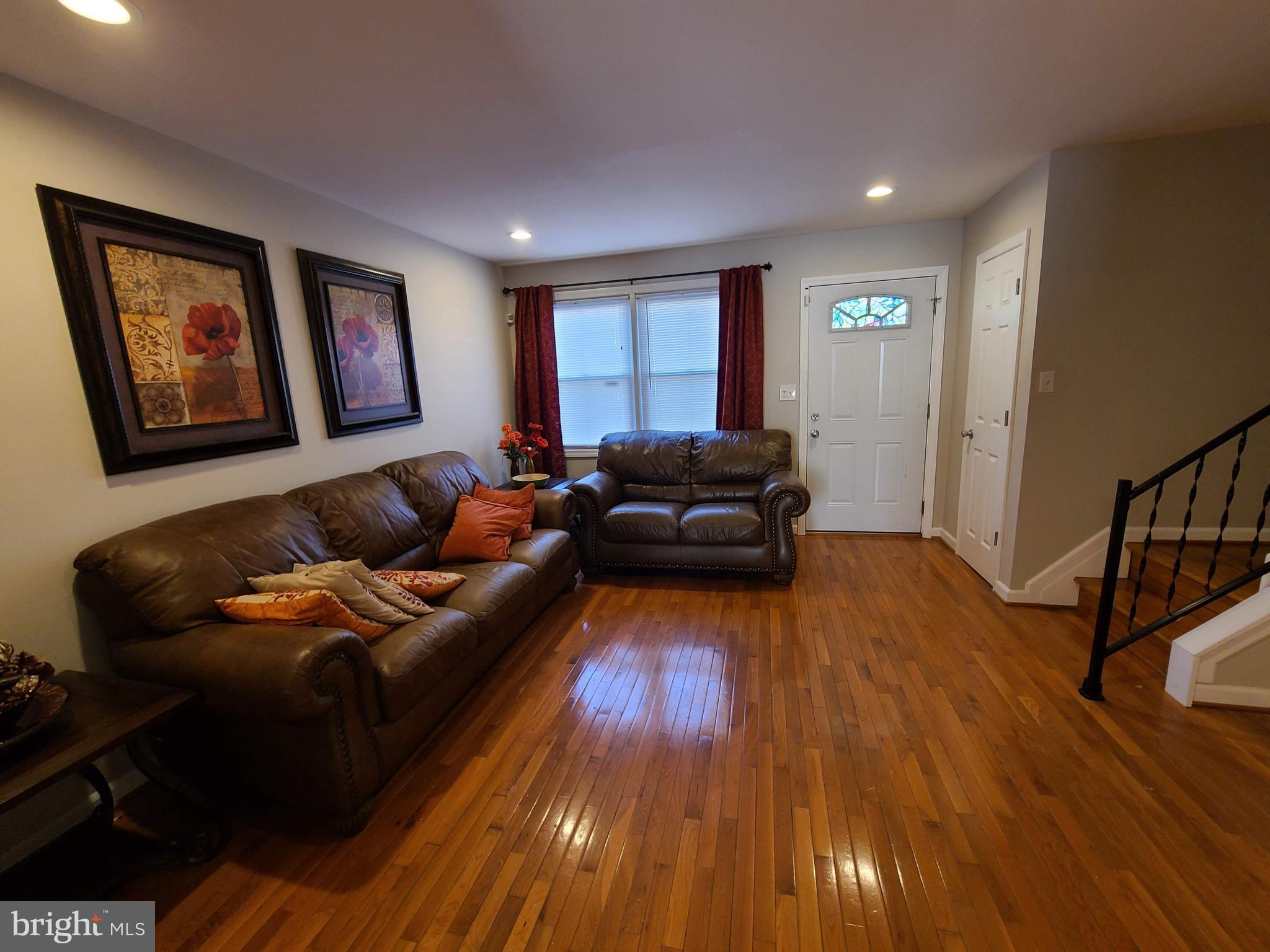 6802 Brookmill Road Baltimore, MD 21215 - Photo 4 of 36 Living Room