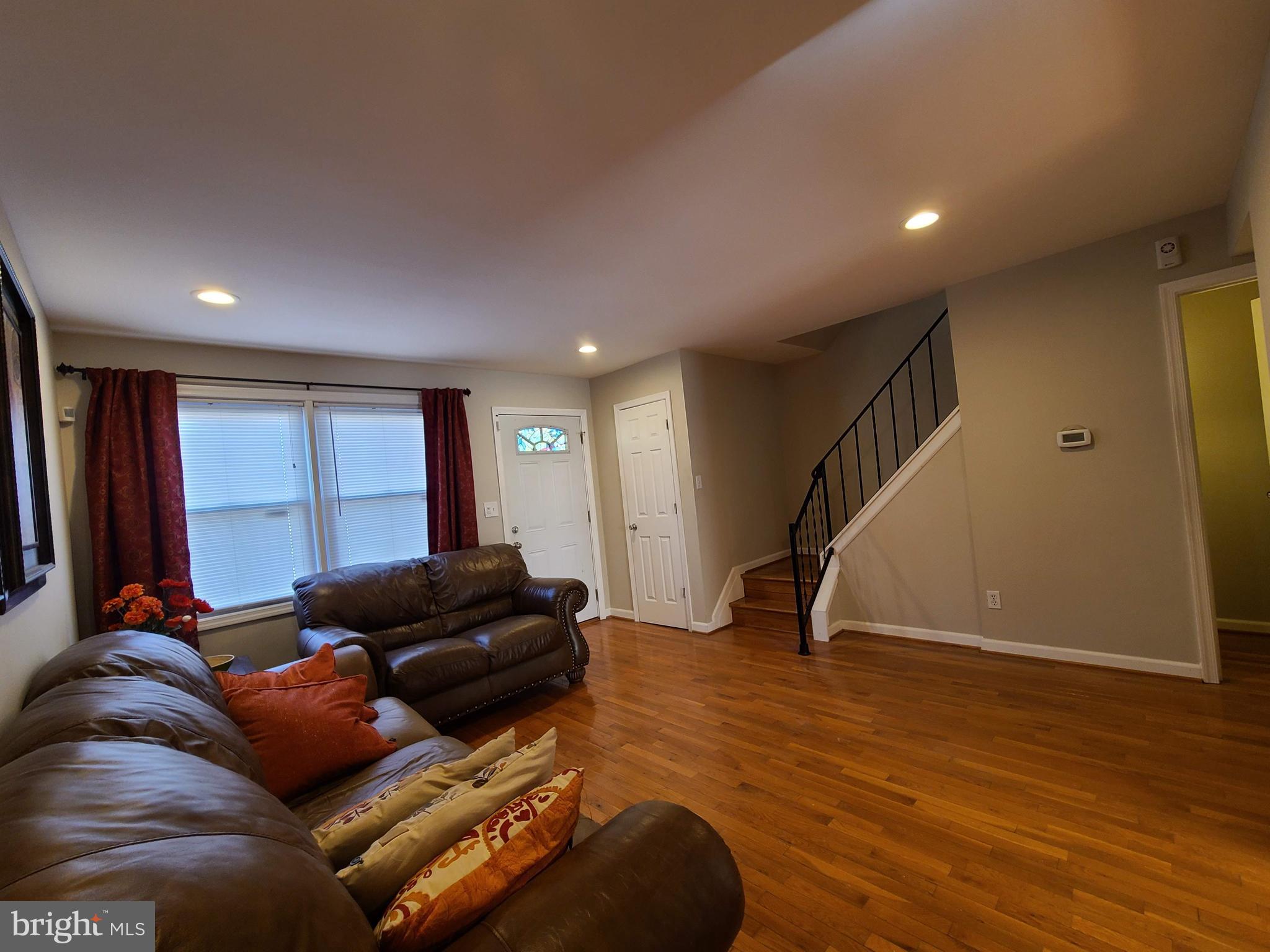 6802 Brookmill Road Baltimore, MD 21215 - Photo 5 of 36 Living Room