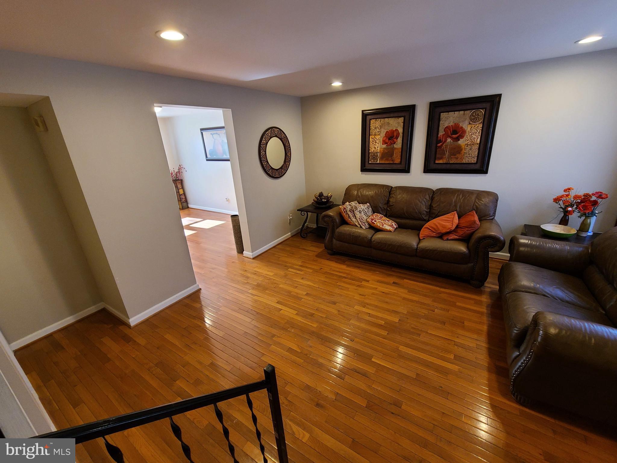 6802 Brookmill Road Baltimore, MD 21215 - Photo 6 of 36 Living Room