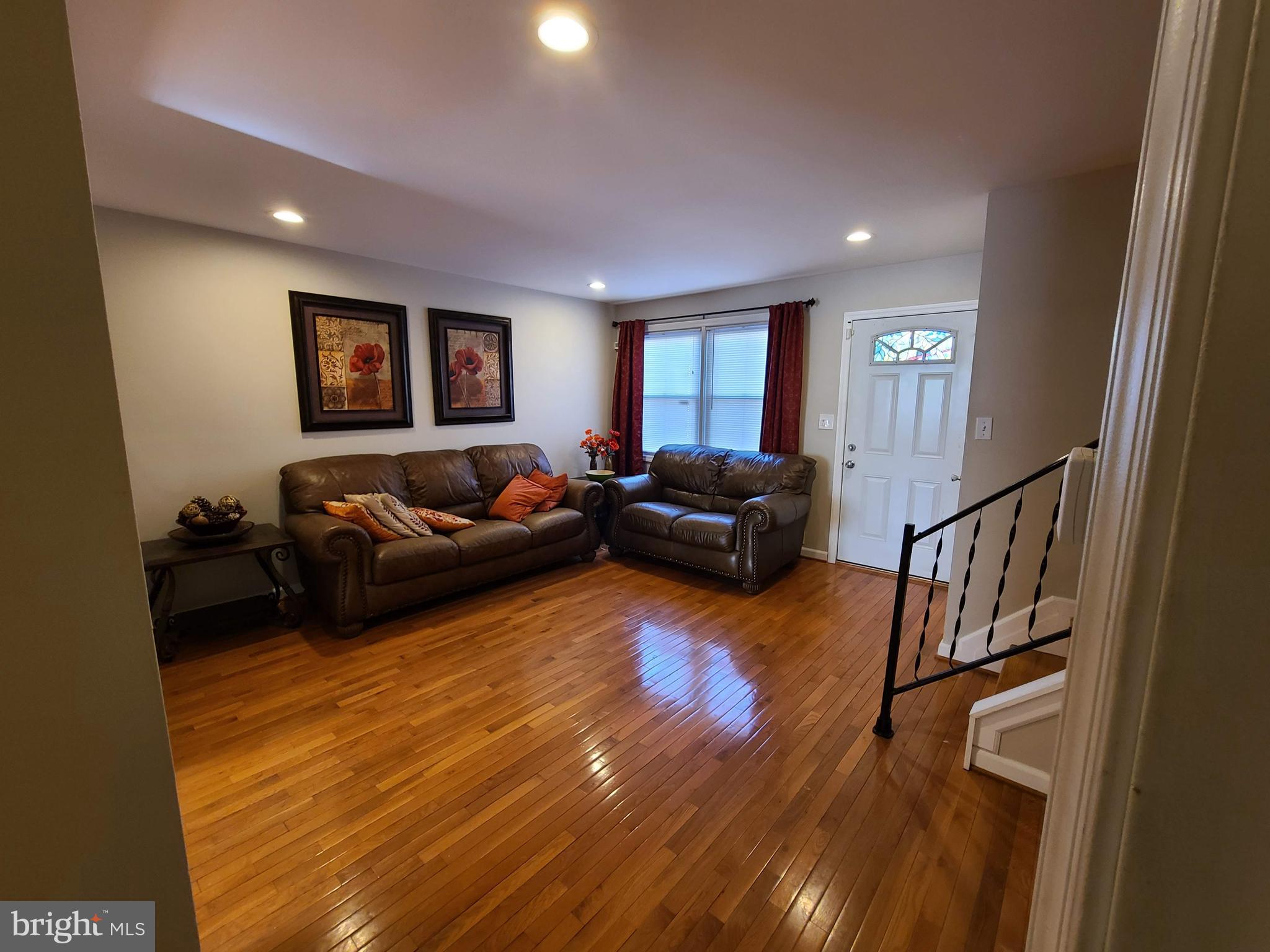 6802 Brookmill Road Baltimore, MD 21215 - Photo 7 of 36 Living Room