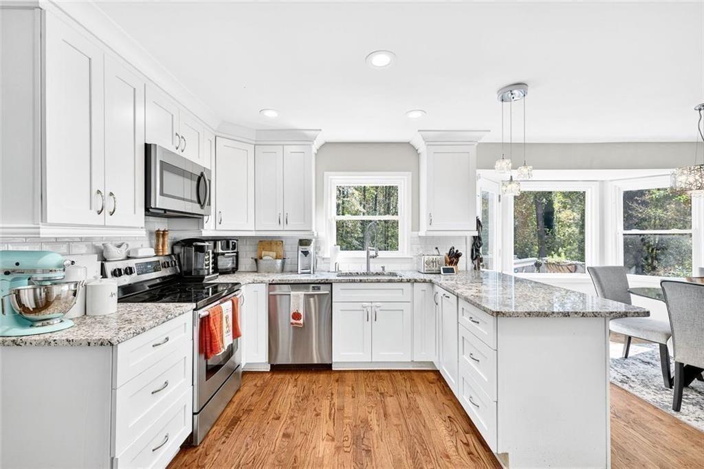 10905 Shallowford Road Roswell, GA 30075 - Photo 5 of 31