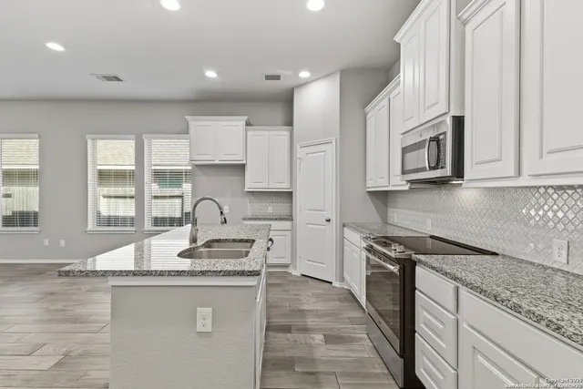 $299,900 | 2964 Grove Terrace, Seguin, TX 78155