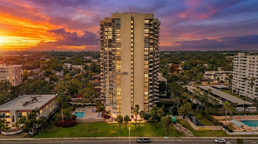 2413 Bayshore Boulevard, Unit 1004 Tampa, FL 33629 - Photo 2 of 36 a view of a city with tall buildings
