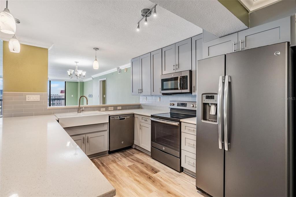 2413 Bayshore Boulevard, Unit 1004 Tampa, FL 33629 - Photo 8 of 36 a large kitchen with cabinets a stainless steel appliances and cabinets