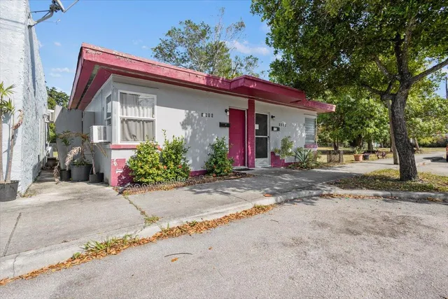 $700,000 | 1504 North Sapodilla Avenue, West Palm Beach, FL 33401