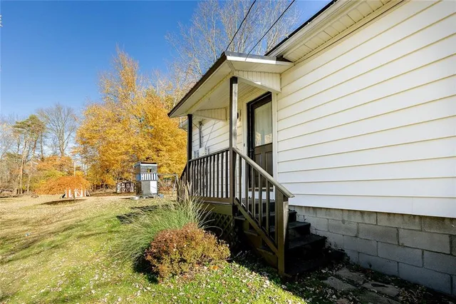 a view of a house with a small yard