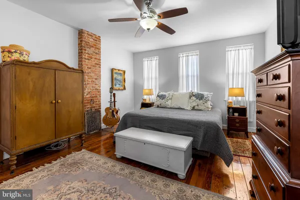 a bedroom with a bed and a flat tv screen