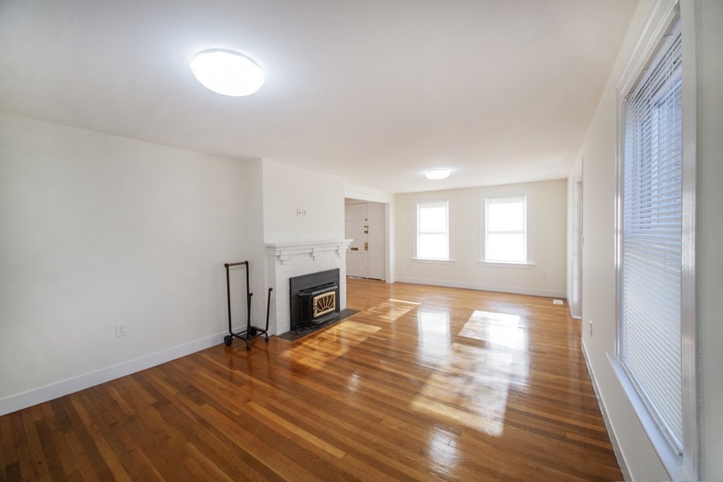 22 Brewster Road Framingham, MA 01702 - Photo 5 of 42 Gallery Image 5