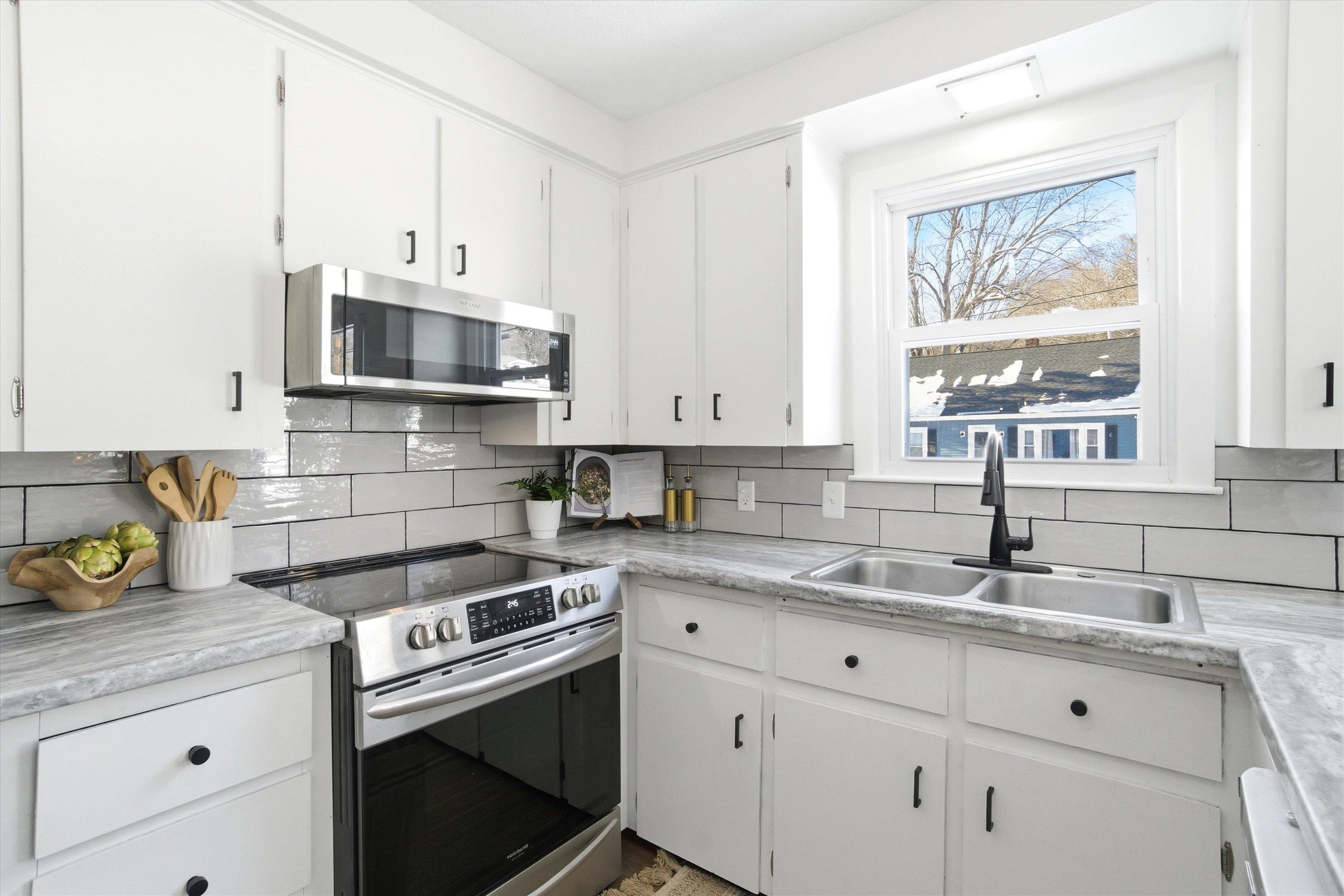 141 Bow Street Manchester, NH 03103 - Photo 14 of 44