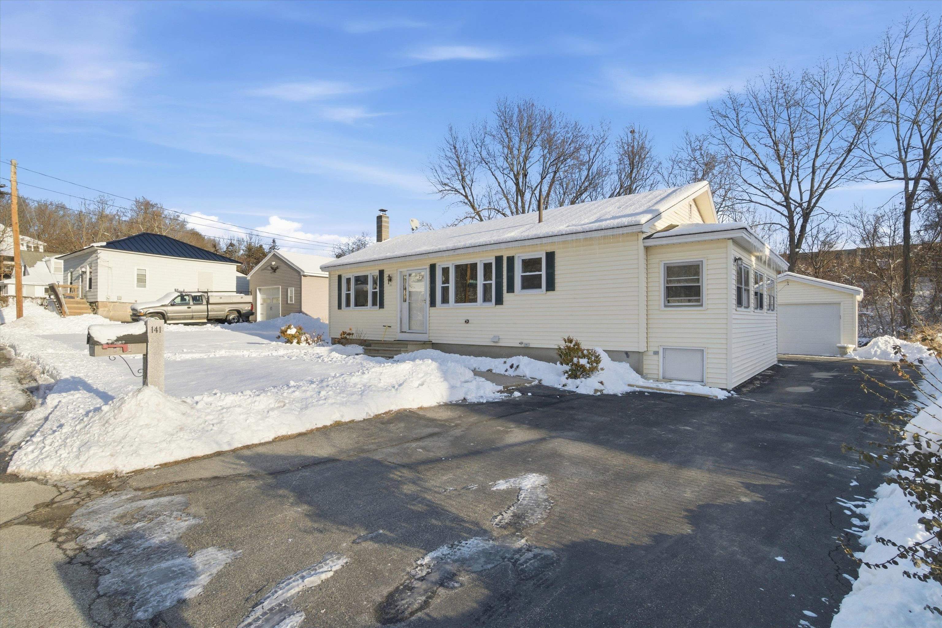 141 Bow Street Manchester, NH 03103 - Photo 2 of 44