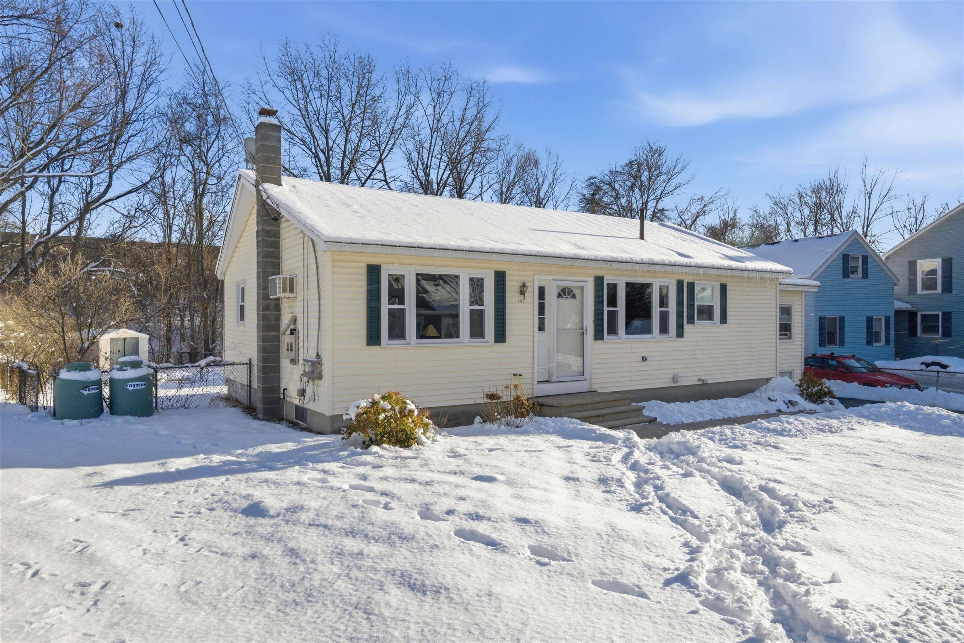 141 Bow Street Manchester, NH 03103 - Photo 3 of 44