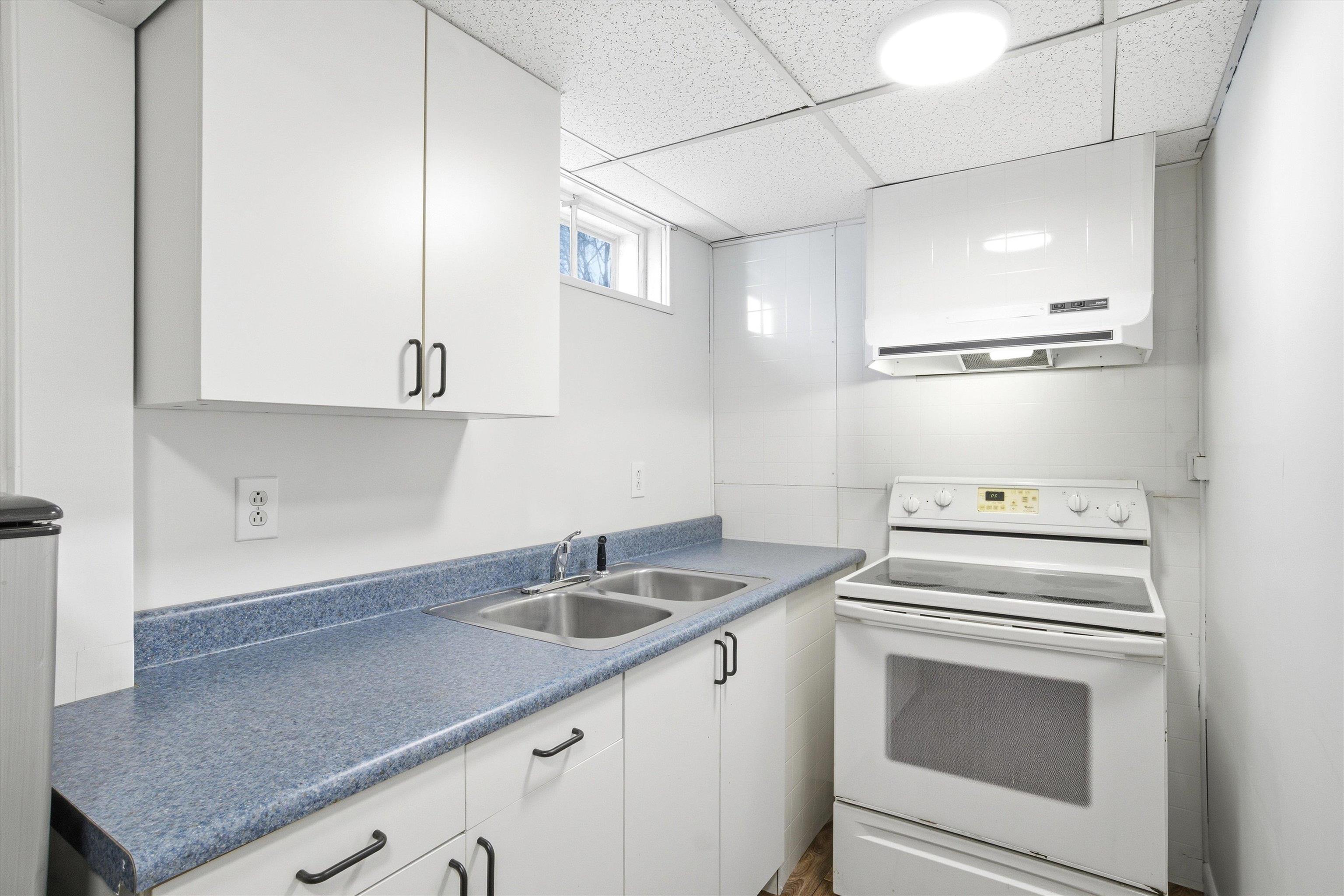 141 Bow Street Manchester, NH 03103 - Photo 37 of 44