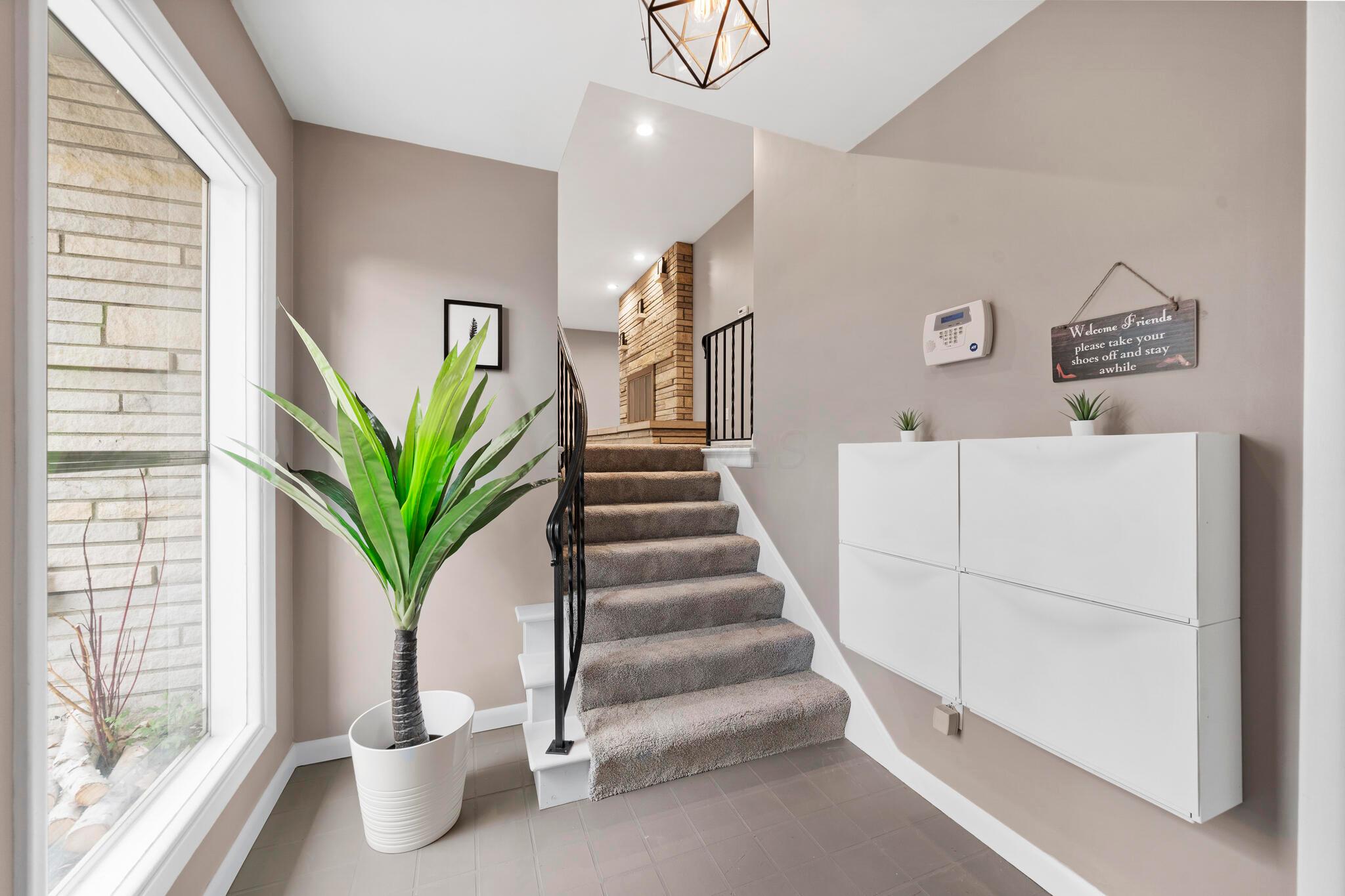 277 South James Road Columbus, OH 43213 - Photo 8 of 36 DSC01317