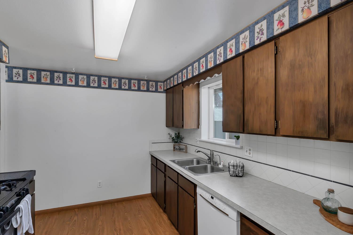 6216 South Cook Street Spokane, WA 99223 - Photo 11 of 37