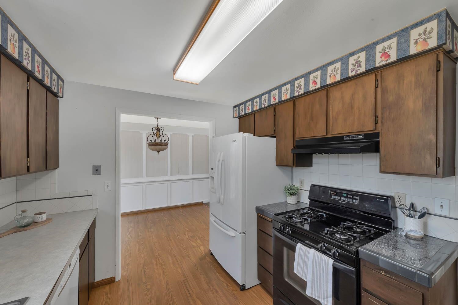 6216 South Cook Street Spokane, WA 99223 - Photo 13 of 37