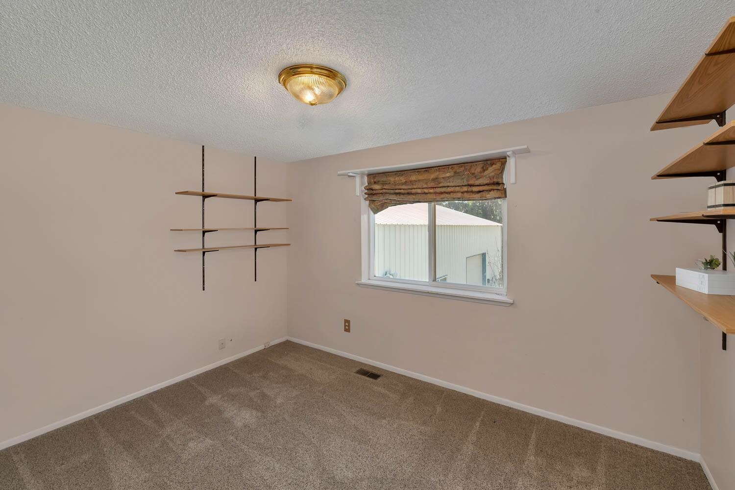 6216 South Cook Street Spokane, WA 99223 - Photo 14 of 37