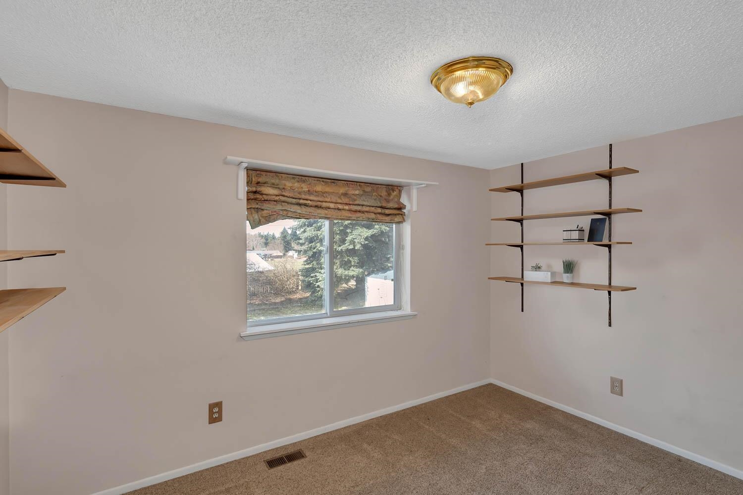 6216 South Cook Street Spokane, WA 99223 - Photo 15 of 37