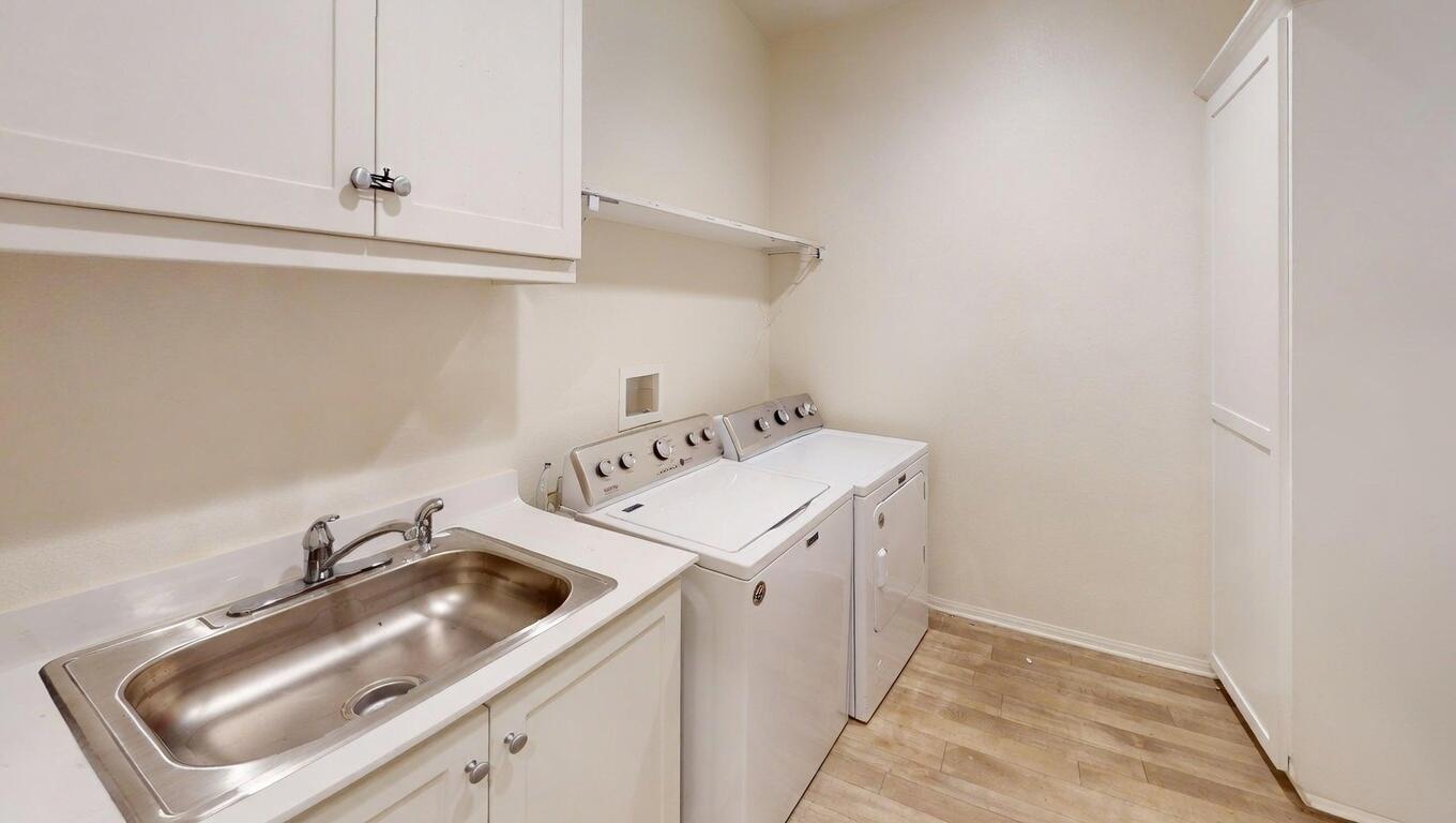 44748 Domaine Way Indio, CA 92203 - Photo 31 of 46 AI clutter Removed laundry