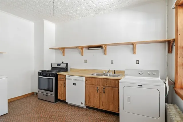 $2,100 | 44 Bardwell Street, Unit 2R, South Hadley, MA 01075