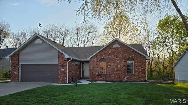 $350,000 | 2733 Fieldstone Drive, Maryville, IL 62062