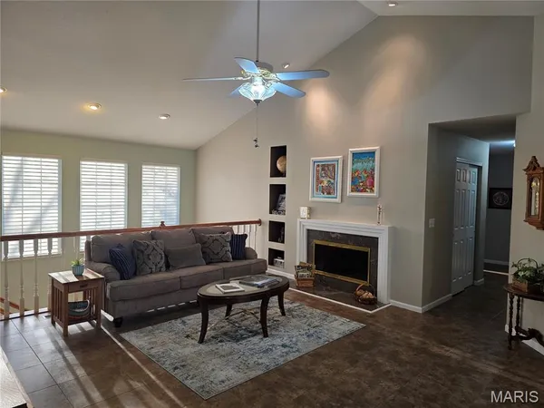 $350,000 | 2733 Fieldstone Drive, Maryville, IL 62062