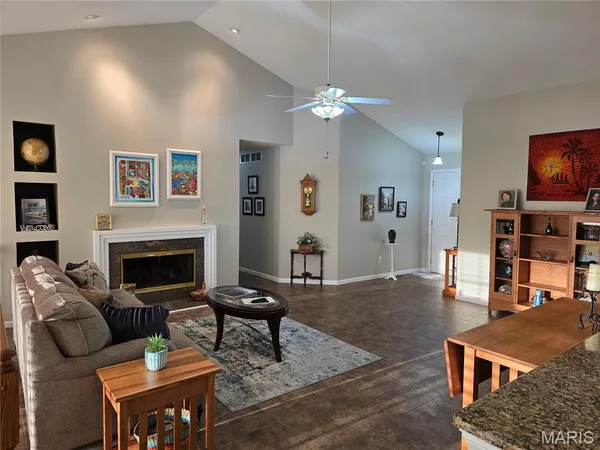 $350,000 | 2733 Fieldstone Drive, Maryville, IL 62062